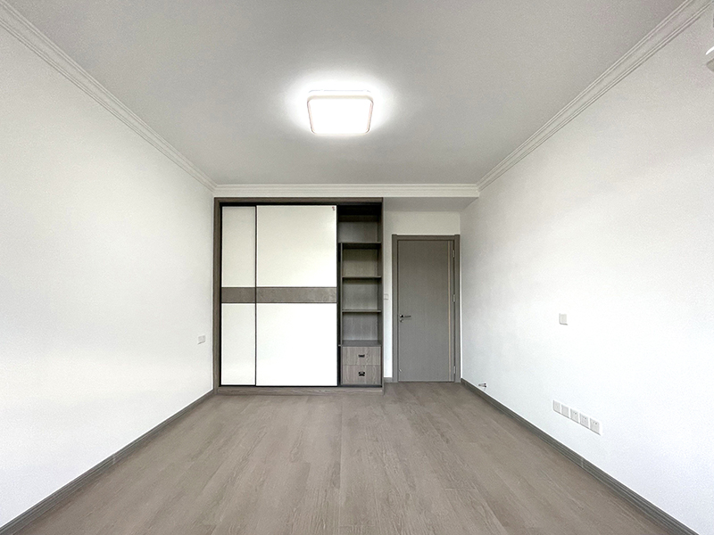 白灰木色相融，打造簡約雅致收納空間