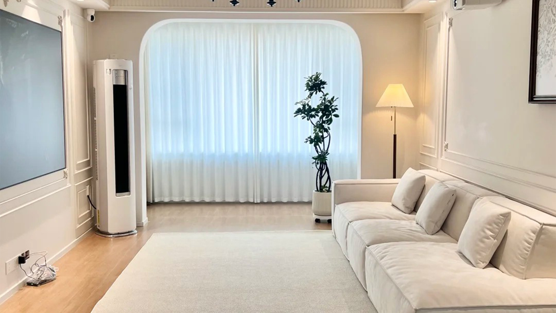 法式優(yōu)雅風(fēng)裝修，精致線條與淺色調(diào)演繹浪漫空間