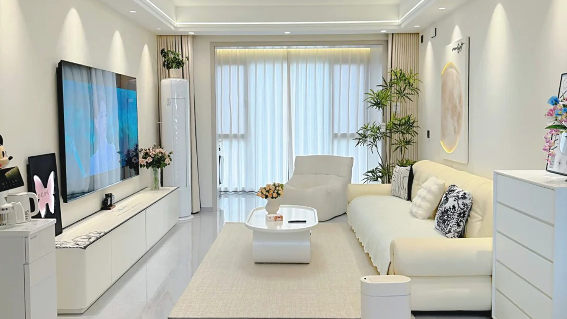 簡約風空間敘事，白米色調(diào)與綠植的純粹美學