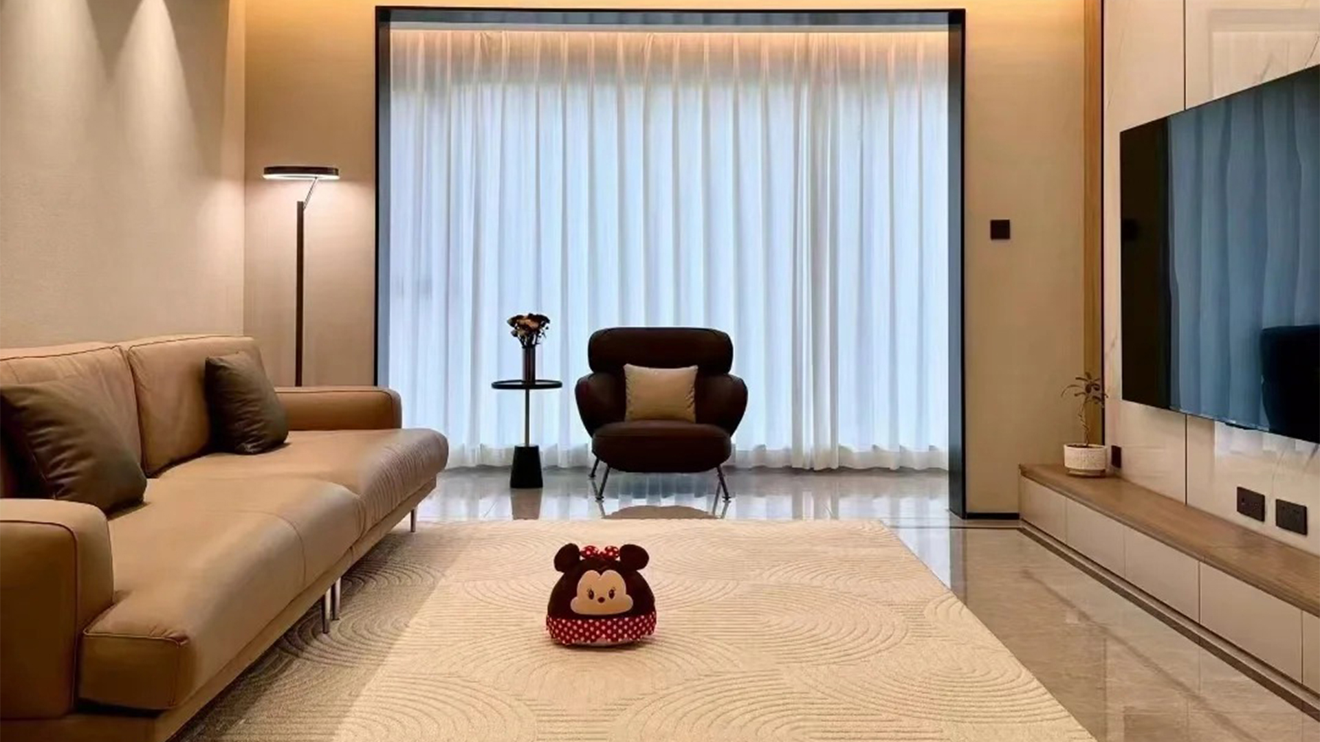 簡約風(fēng)裝修 無主燈設(shè)計與留白處理營造通透空間