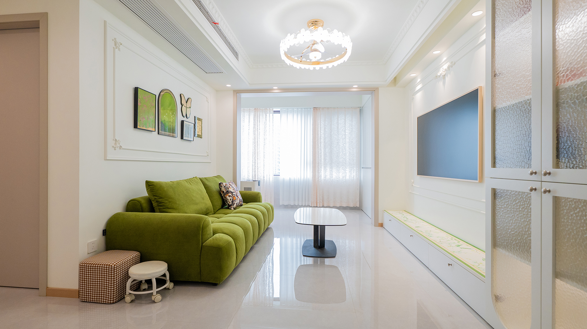 現(xiàn)代簡約居 清新調(diào)裹亮色軟裝顯輕舒質(zhì)感